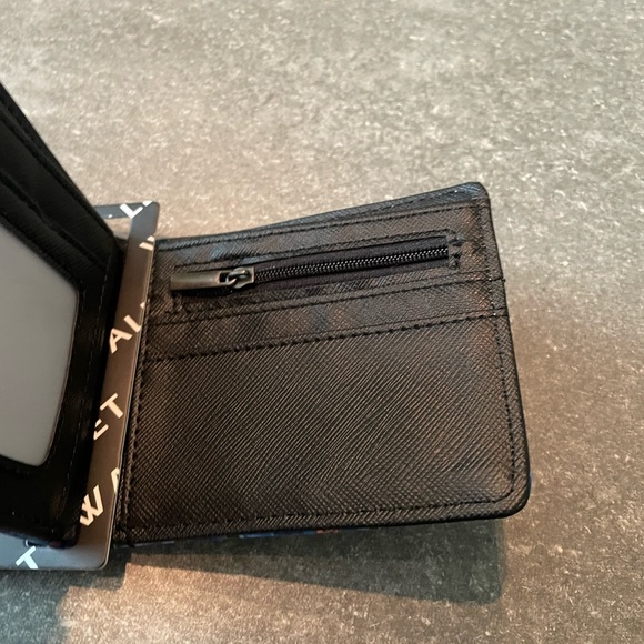 Brand new Lilo & Stitch wallet - Picture 2 of 4